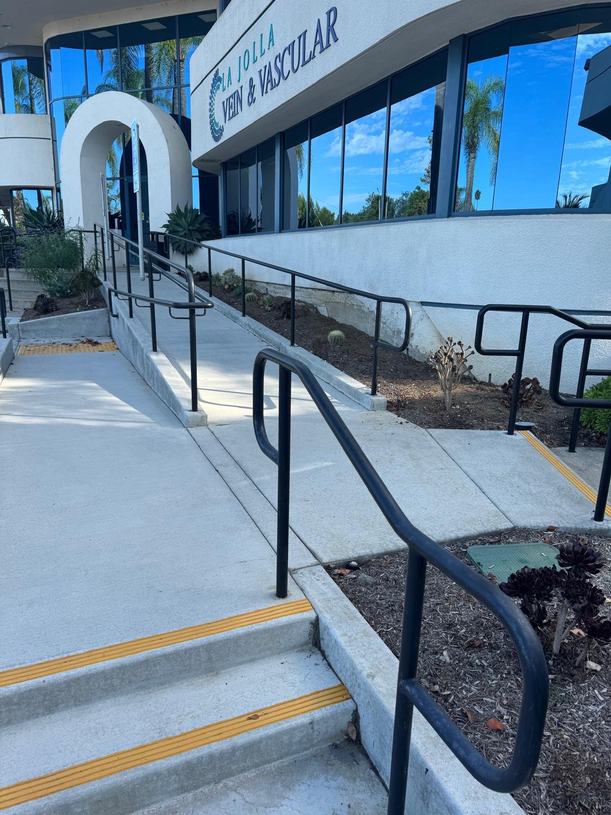 Oasis Medical Group clinic — Vista, CA (photo 2)