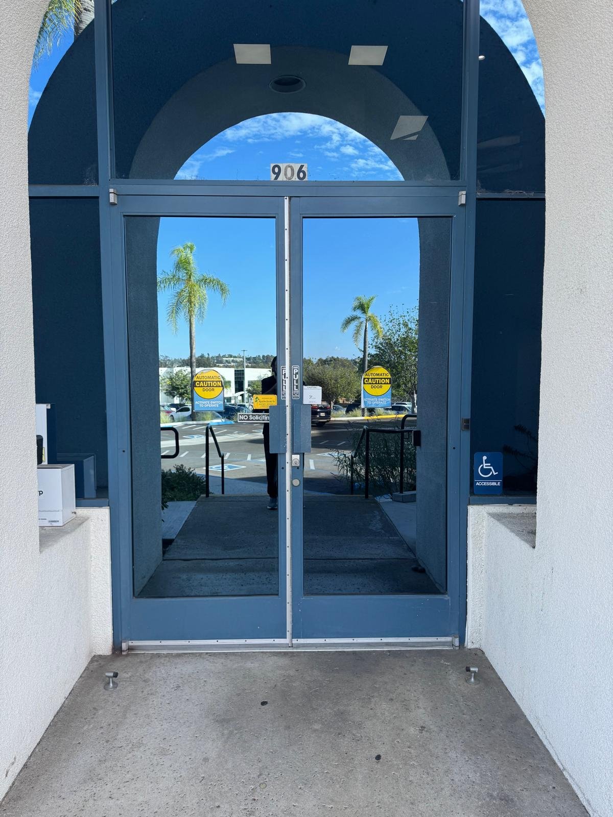 Oasis Medical Group clinic — Vista, CA (photo 4)