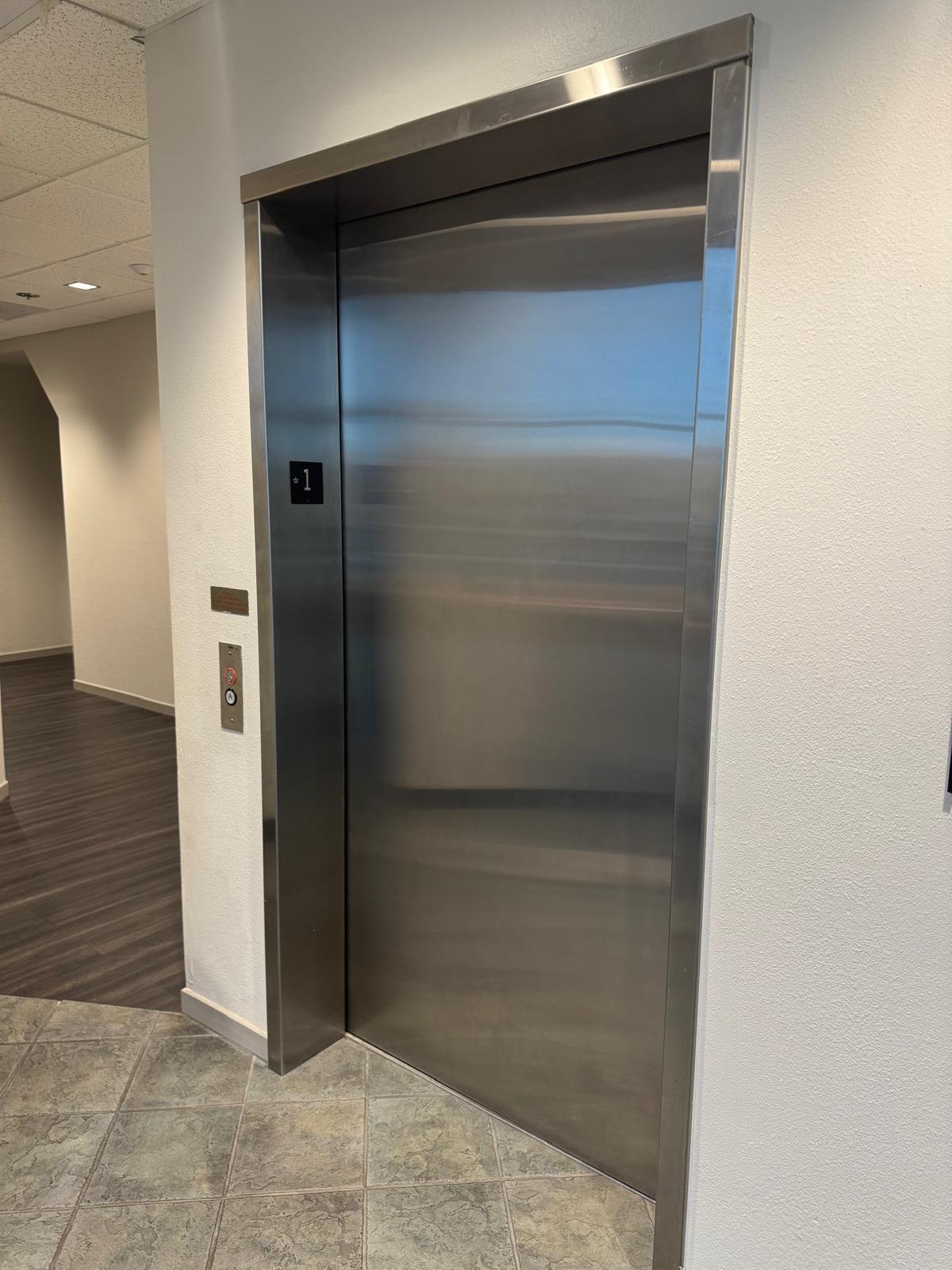 Oasis Medical Group clinic — Vista, CA (photo 7)