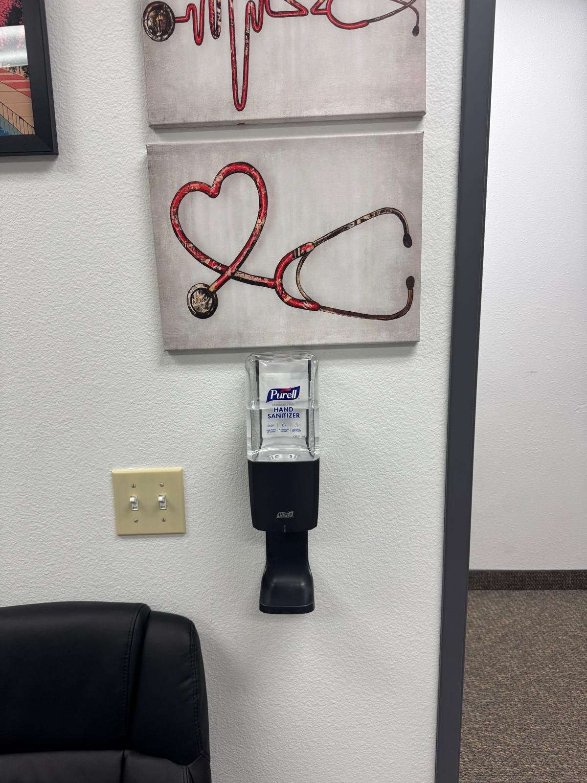 Oasis Medical Group clinic — Vista, CA (photo 16)