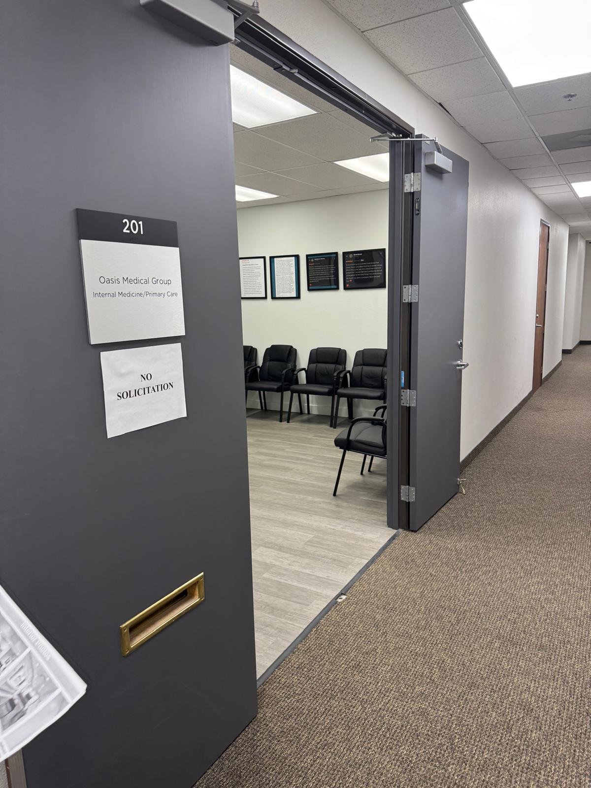 Oasis Medical Group clinic — Vista, CA (photo 17)