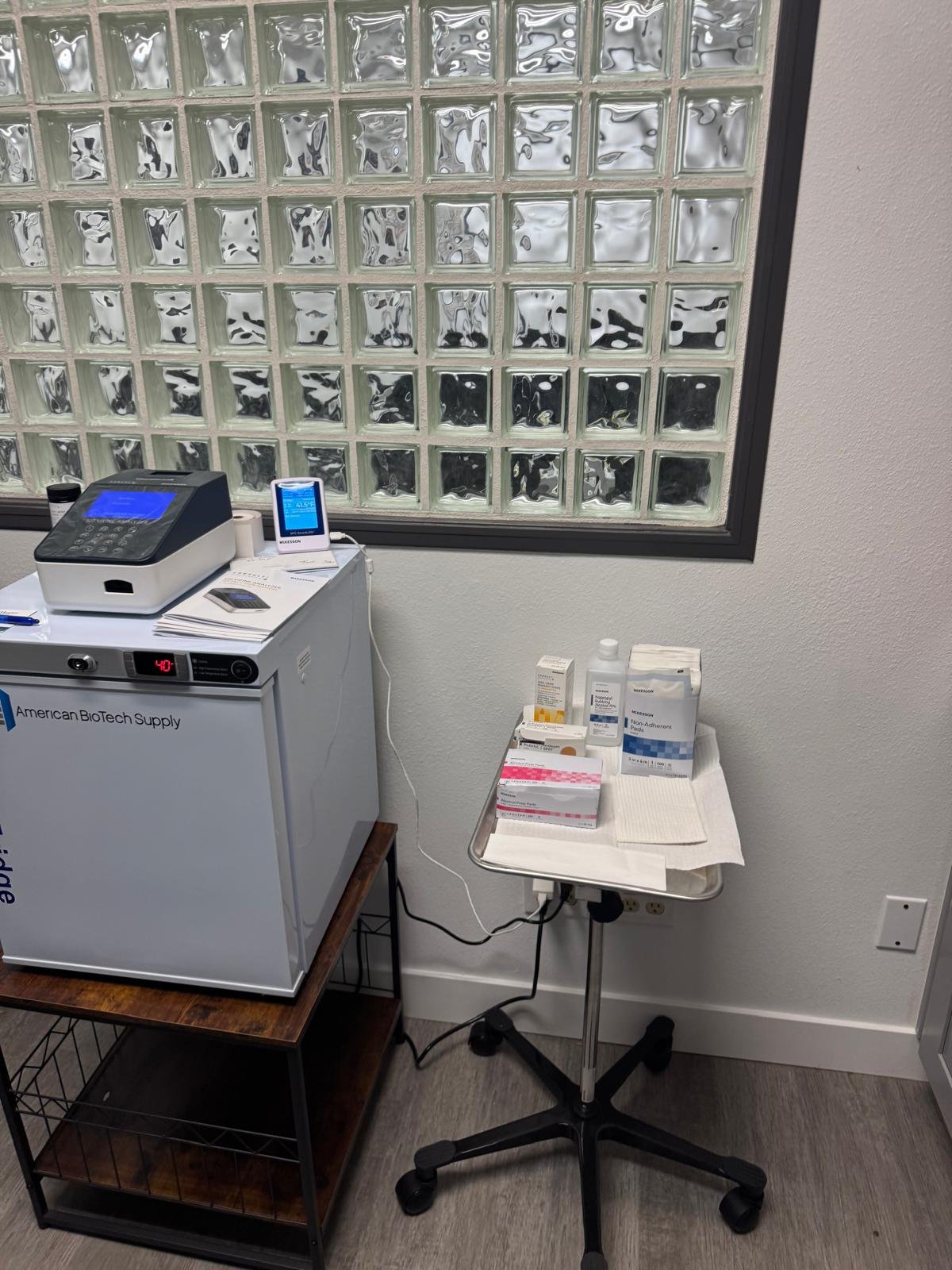 Oasis Medical Group clinic — Vista, CA (photo 22)