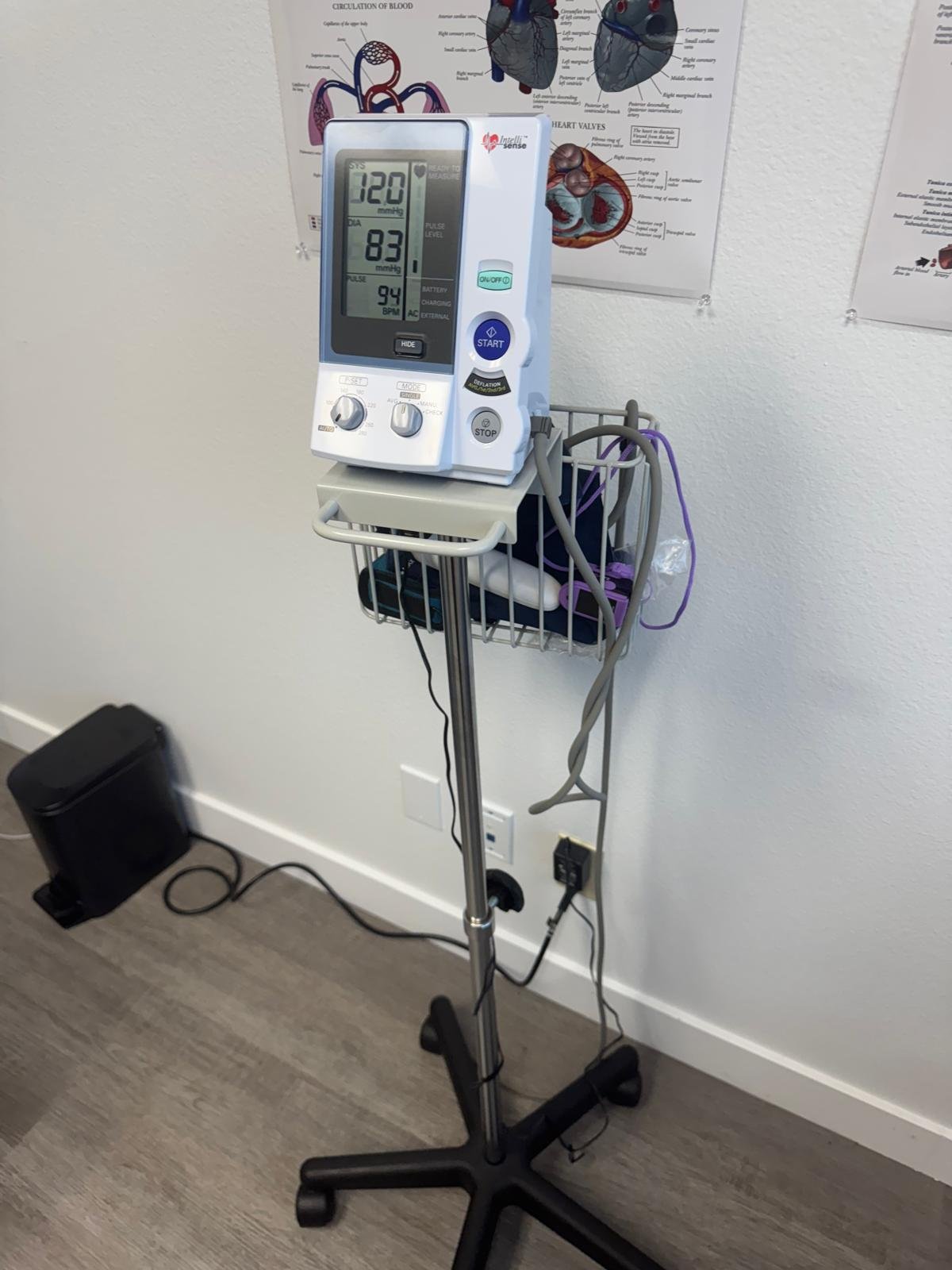 Oasis Medical Group clinic — Vista, CA (photo 26)